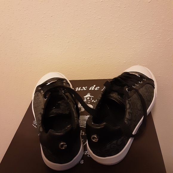 Guess Shoes Size 8 Canvas Monogram Sneakers NWOT - Picture 10 of 16